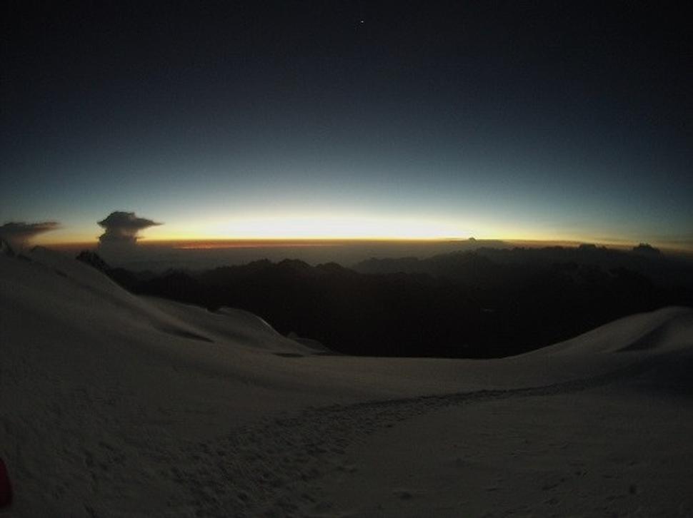 A ako spomienka východ slnka vo výške 5920m.