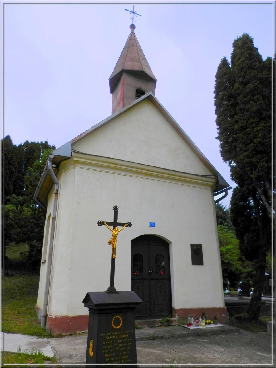 Rímskokatolícky kostol na cintoríne