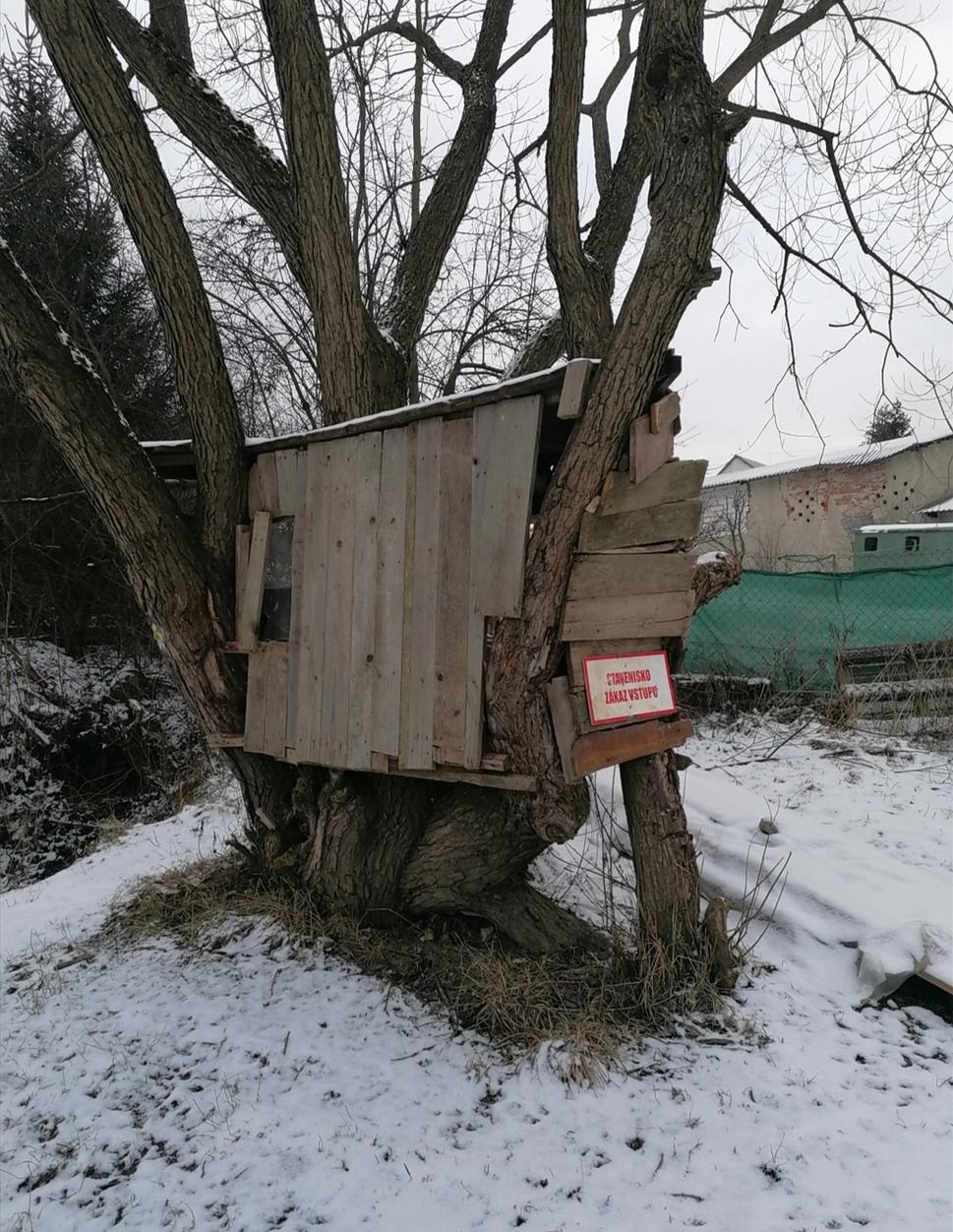 bizarné stavenisko