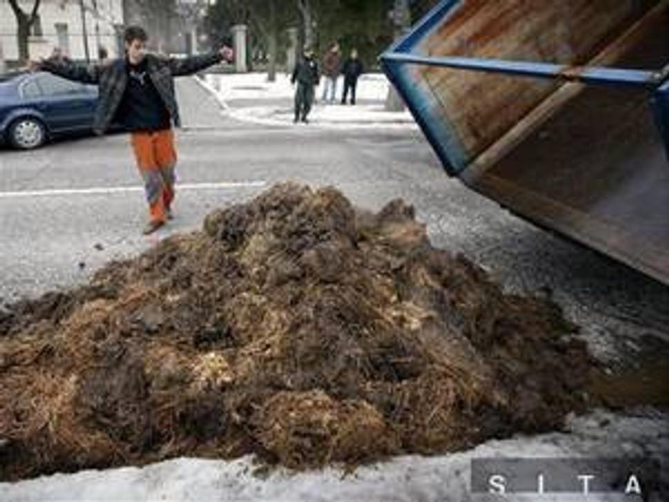 Uuups, stala sa nehoda, vysypal sa nam HNOJ