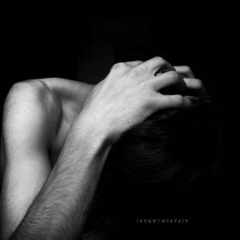 http://aestheticmourn.deviantart.com/art/i-know-your-pain-150474513