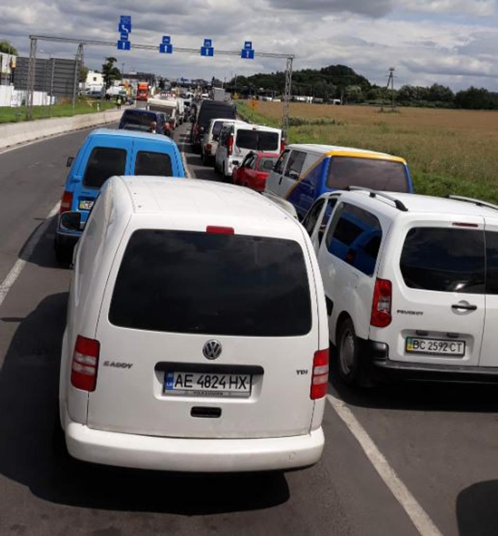 Fronta na Ukrajinu.