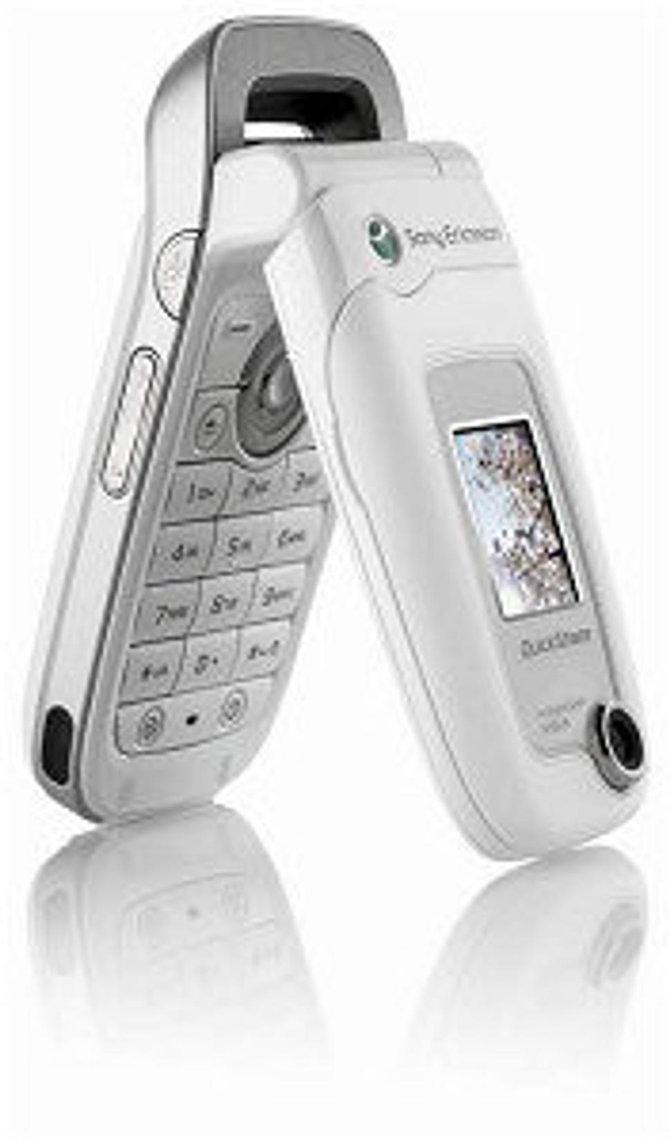 Sony Ericsson Z520i. V bielom prevedení sa mi páči o niečo viac ako v tom striebornom.