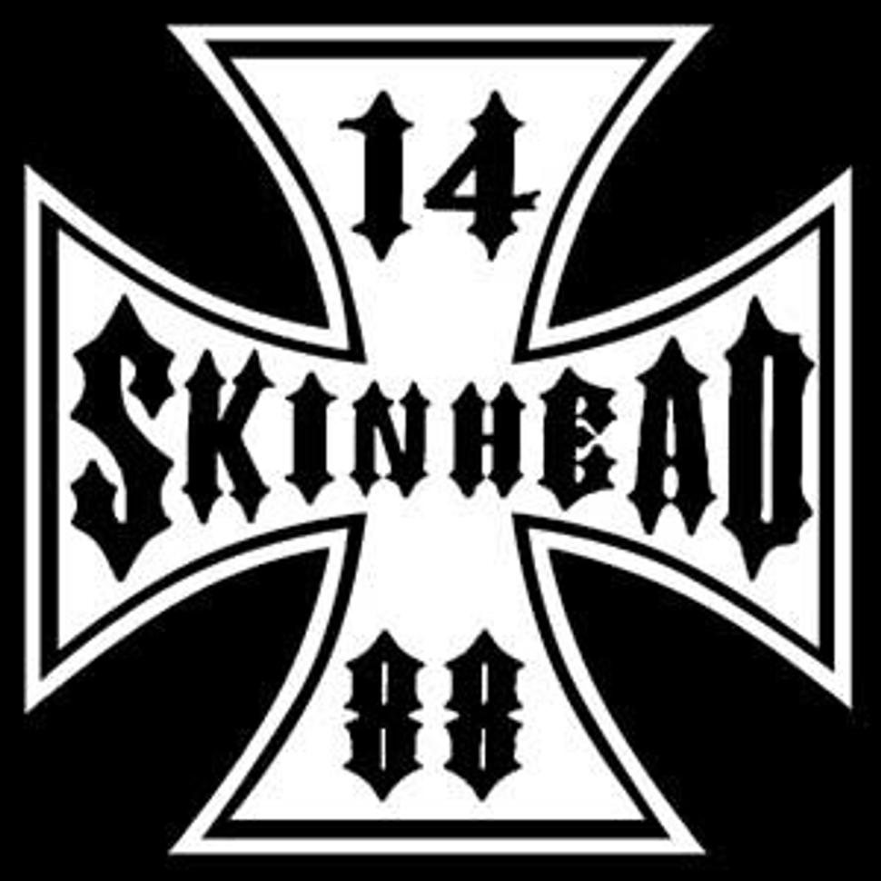 • Symbol 1488 s nemeckým železným krížom a s nápisom Skinhead. •