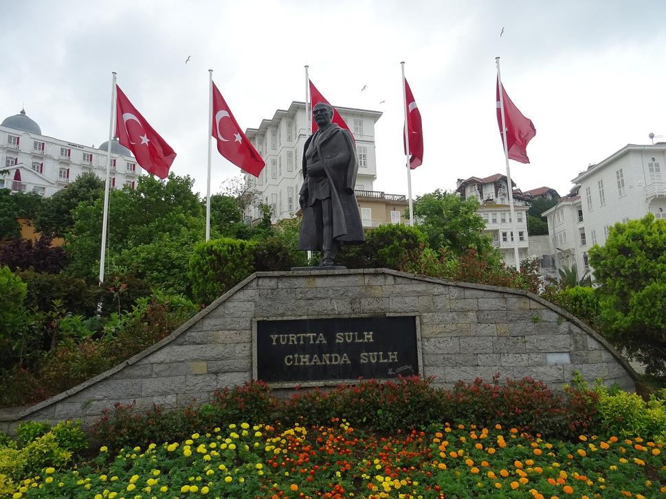 "Mier doma, mier vo svete." - Mustafa Kemal Atatürk