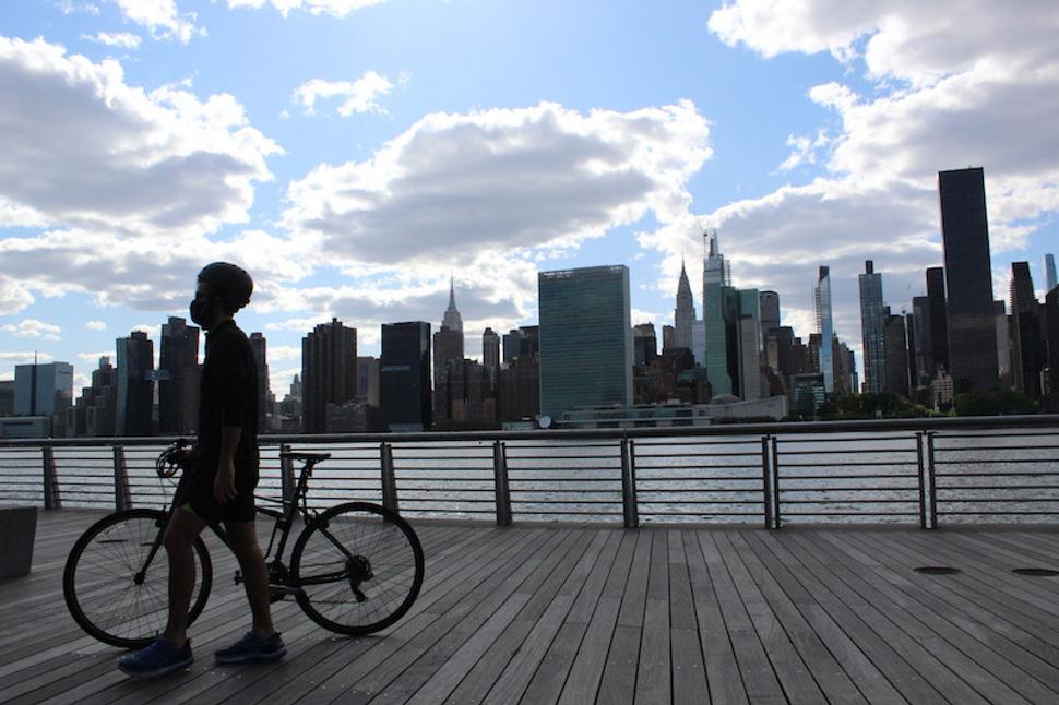 Letný deň v Long Island City, Queens
