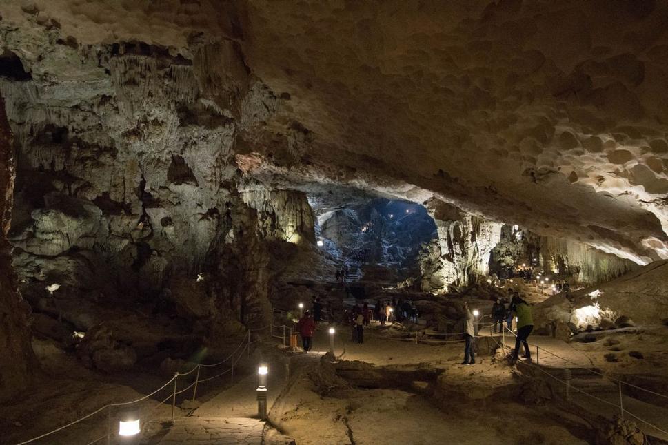 V jaskynných priestoroch Dračej zátoky