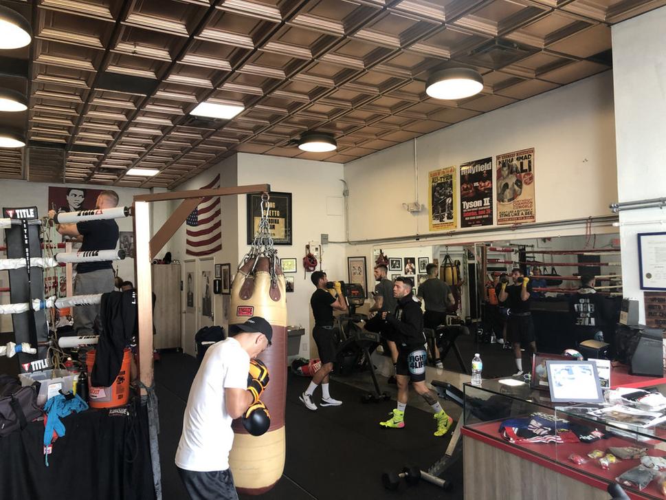 V tomto gyme sa pripravuje veľa známych boxerov a taktiež tu v boxe našla svoju záľubu aj modelka Adriana Lima