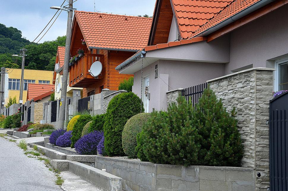 upravené uličky obce