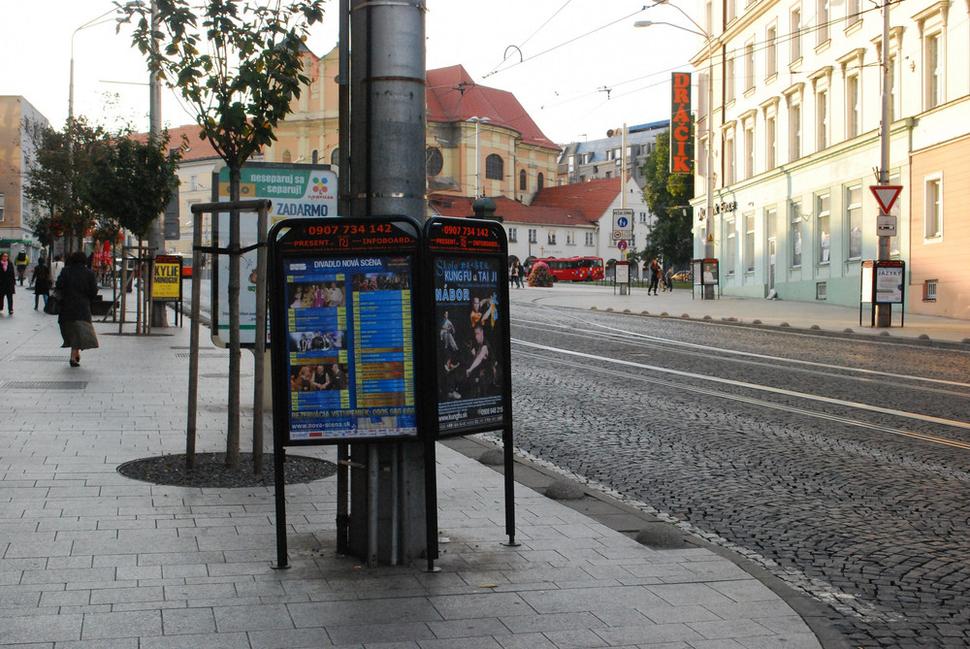 Kde sa nezmestí bilboard, tam sa zmestí trojnožka.
