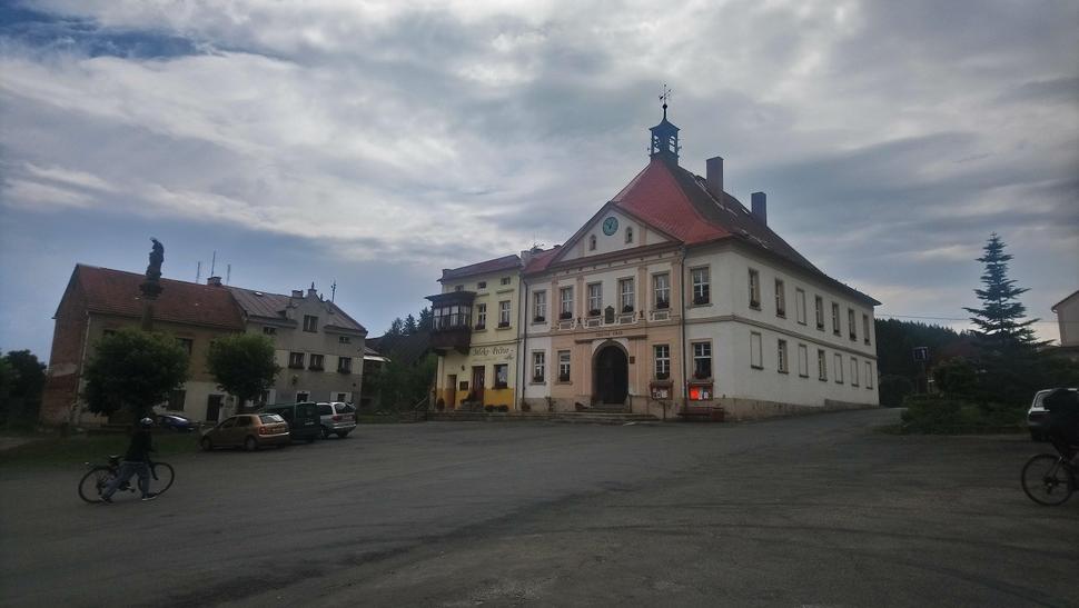 Námestie obce Stárkov (mestský úrad)