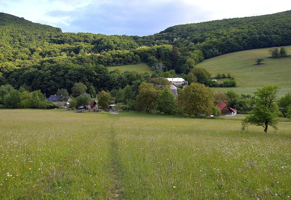 pohľad späť na Hrádok - Dolina