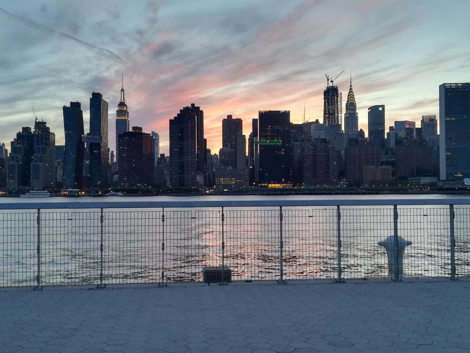 Západ slnka nad Manhattanom