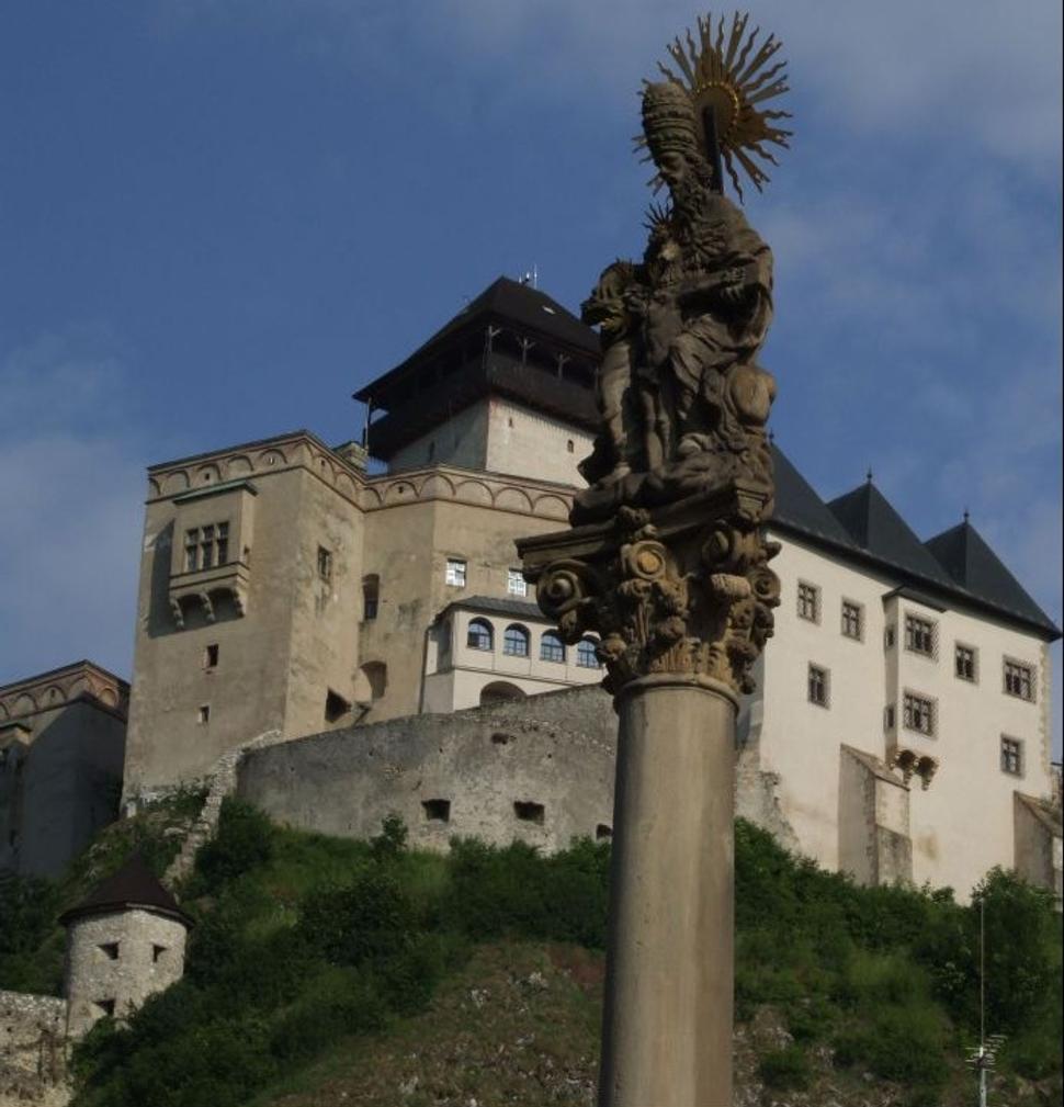 Trenčianky hrad z mesta
