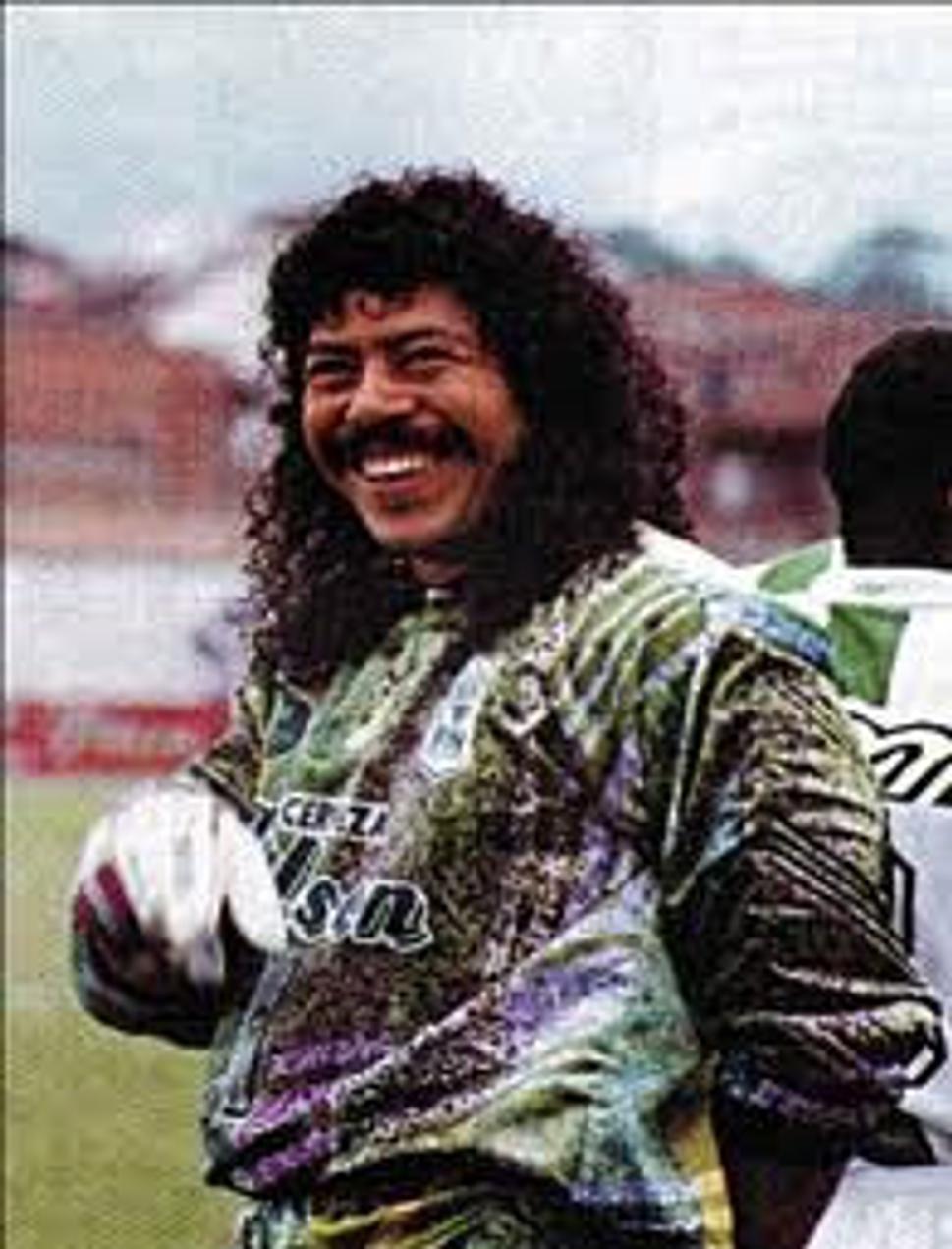 Buď milovaný alebo nenávidený. René Higuita.