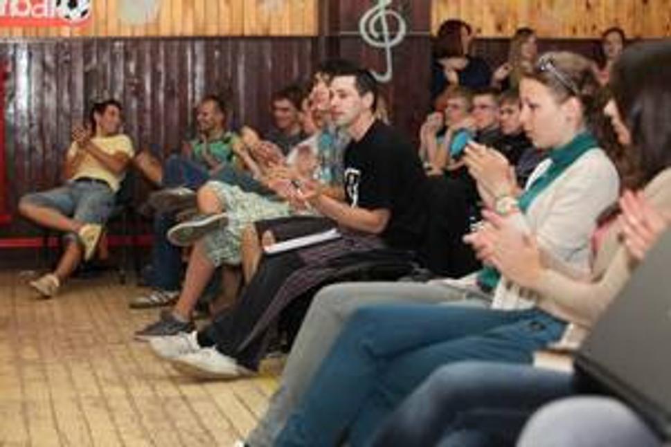 Dobrovoľníci Festivalu Lumen na prípravnom stretnutí.
