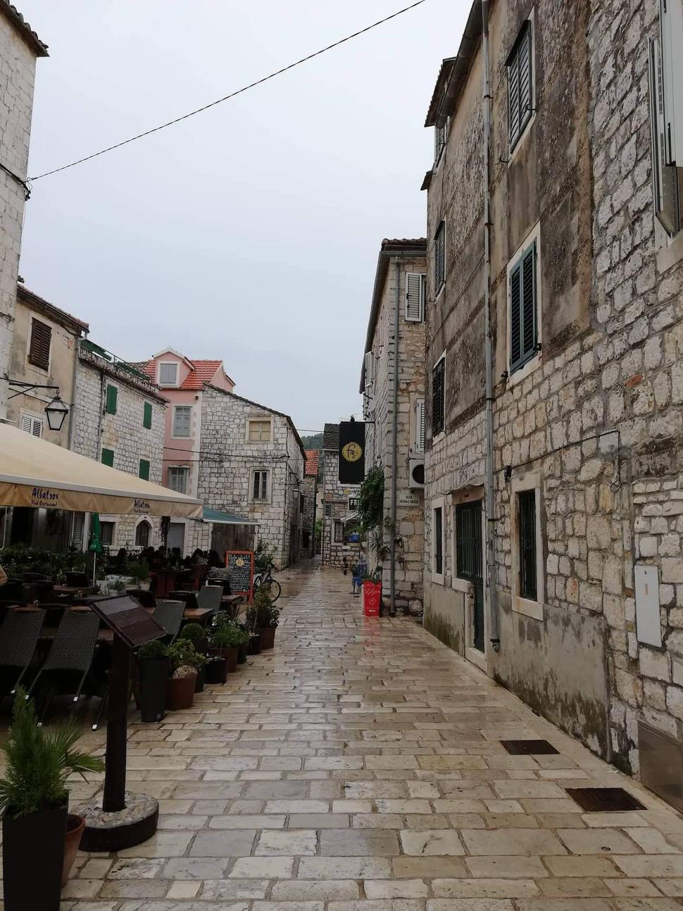 Zachovalá architektúra mesta Stari Grad.