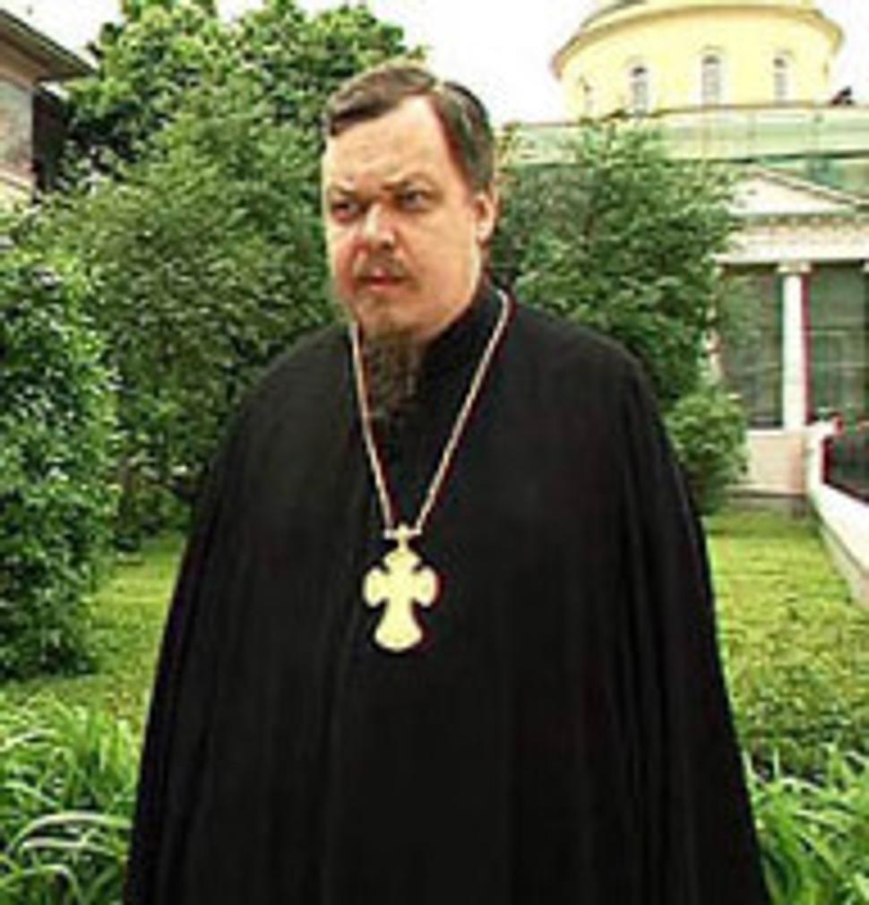 Kňaz Vsevolod Čaplin, narodený v roku 1968. V roku 1990 ukončil Moskovský duchovný seminár, v r. 1994 – Moskovskú duchovnú akadémiu s titulom Licenciát teológie. Od roku 2001 je zástupcom predsedu Oddelenia vonkajších cirkevných vzťahov.