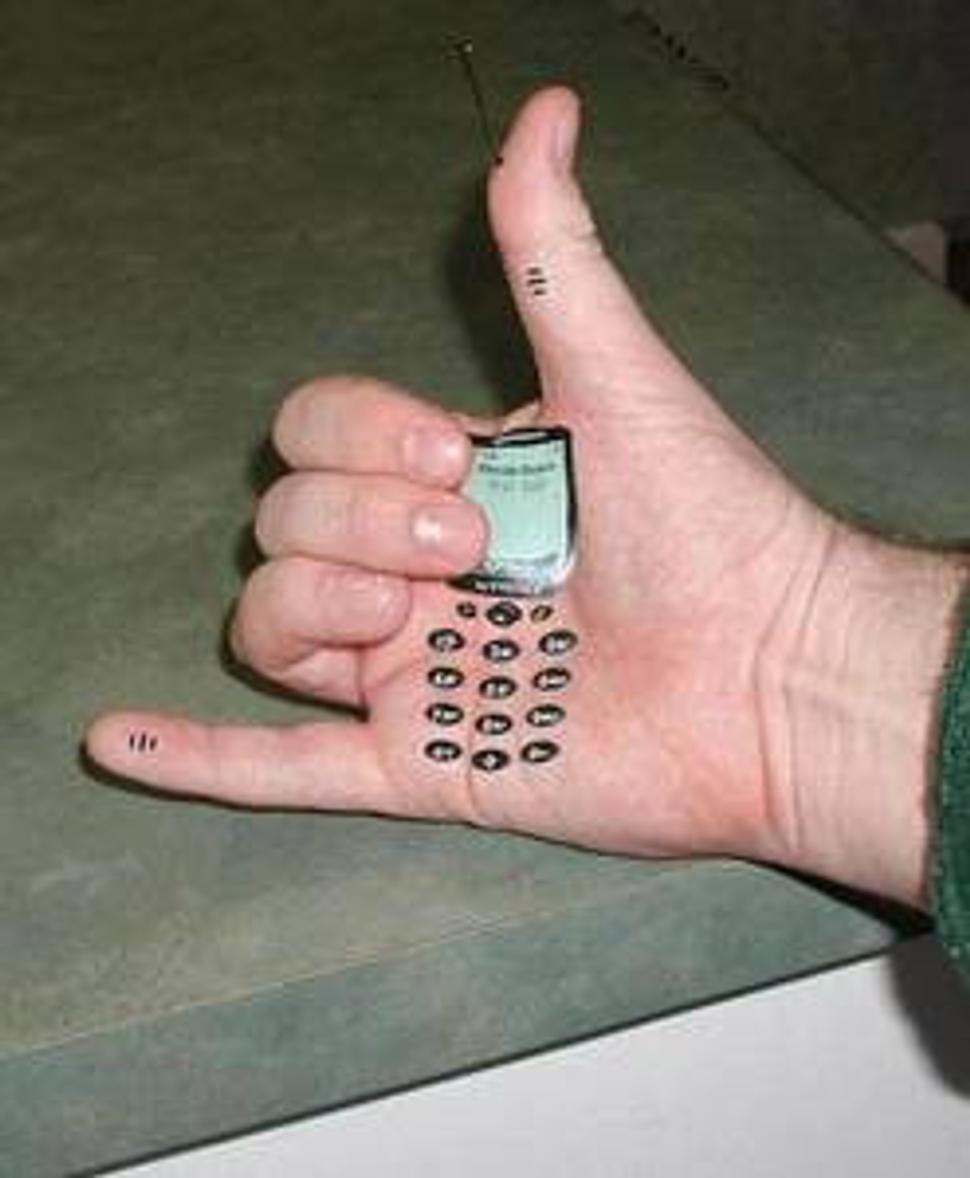 jeho telefon, akurat ze on nemal display ;)