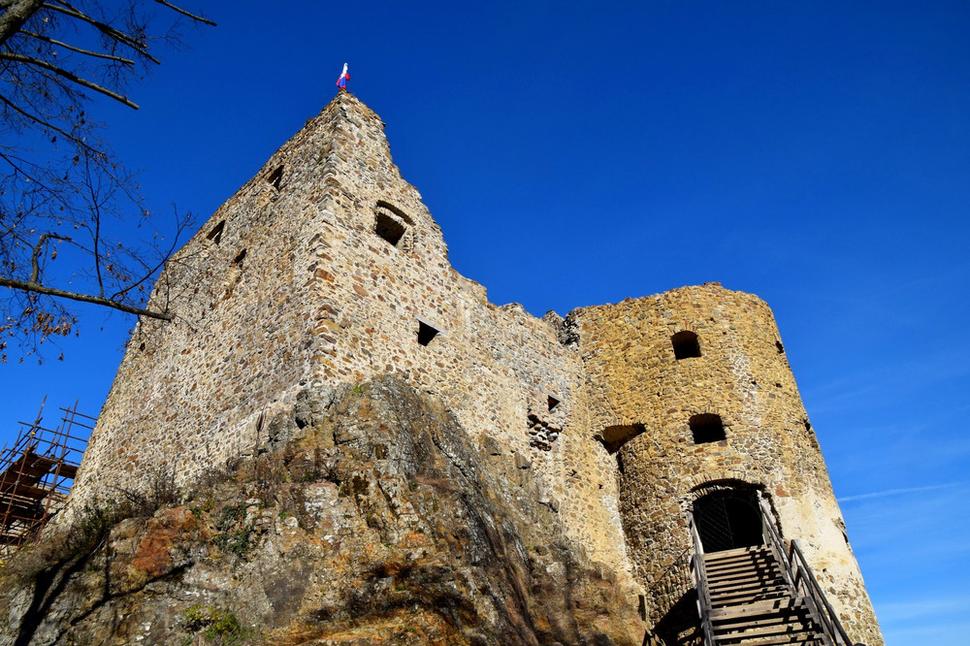 hrad z prvého predhradia
