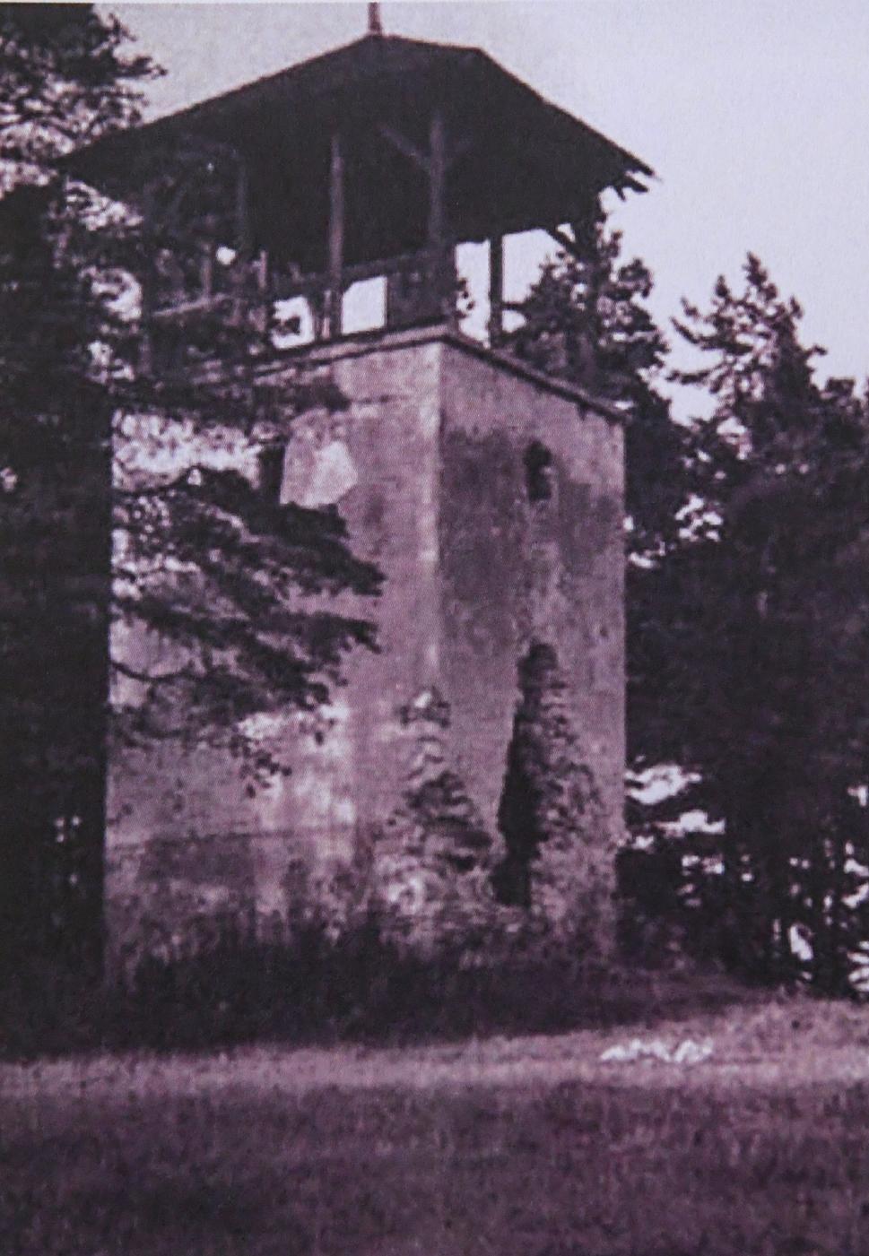 Vartovka na vrchu Samersla bola postavená v roku 1587. Štvorboká veža mala priesvit 4 x 4 m a výšku 8 m. Objekt bol prikrytý drevenou strechou, pozorovací priestor chránilo drevené zábradlie. Na vežu sa vystupovalo po drevenom schodišti vo vnútri veže.