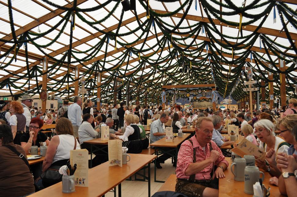 Festzelt Tradition na Oide Wiesn