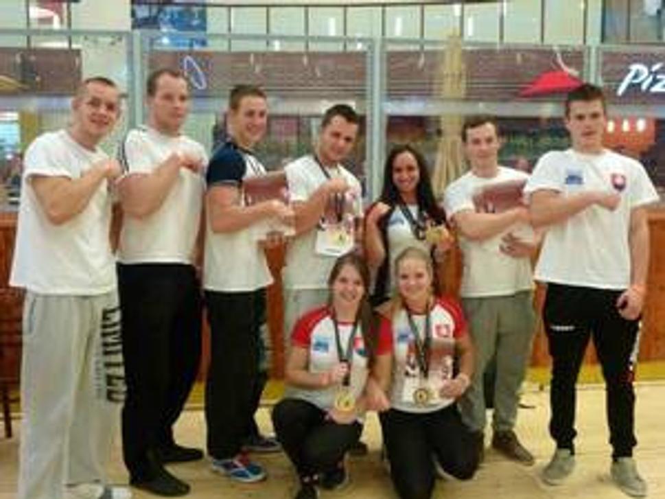 Členovia AWK Rabča. Zľava: Ľubomír Kurnota, Marek Gnidiak, Michal Dopater, Daniel Roman,Snezana Babaieva, František Kotuľ, Ľubomír Svetlošák a dole Andrea Kušnieriková, Judita Olešová