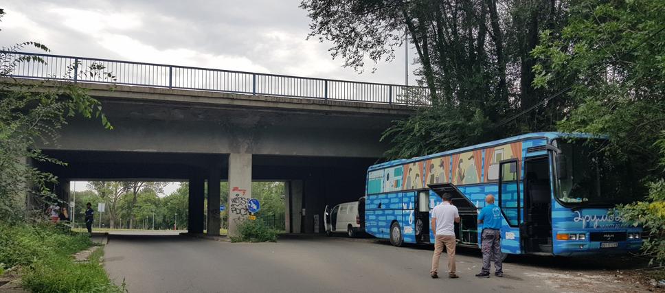 Drumodom, autobus upravený pre potreby terénnej služby zameranej na pomoc ľuďom bez domova. Pozostáva z toalety, sprchy a ošetrovne.