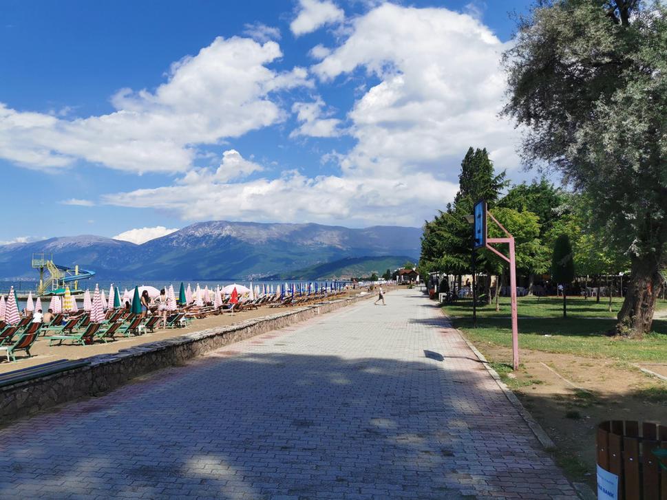 promenáda v Pogradci, Albánsko