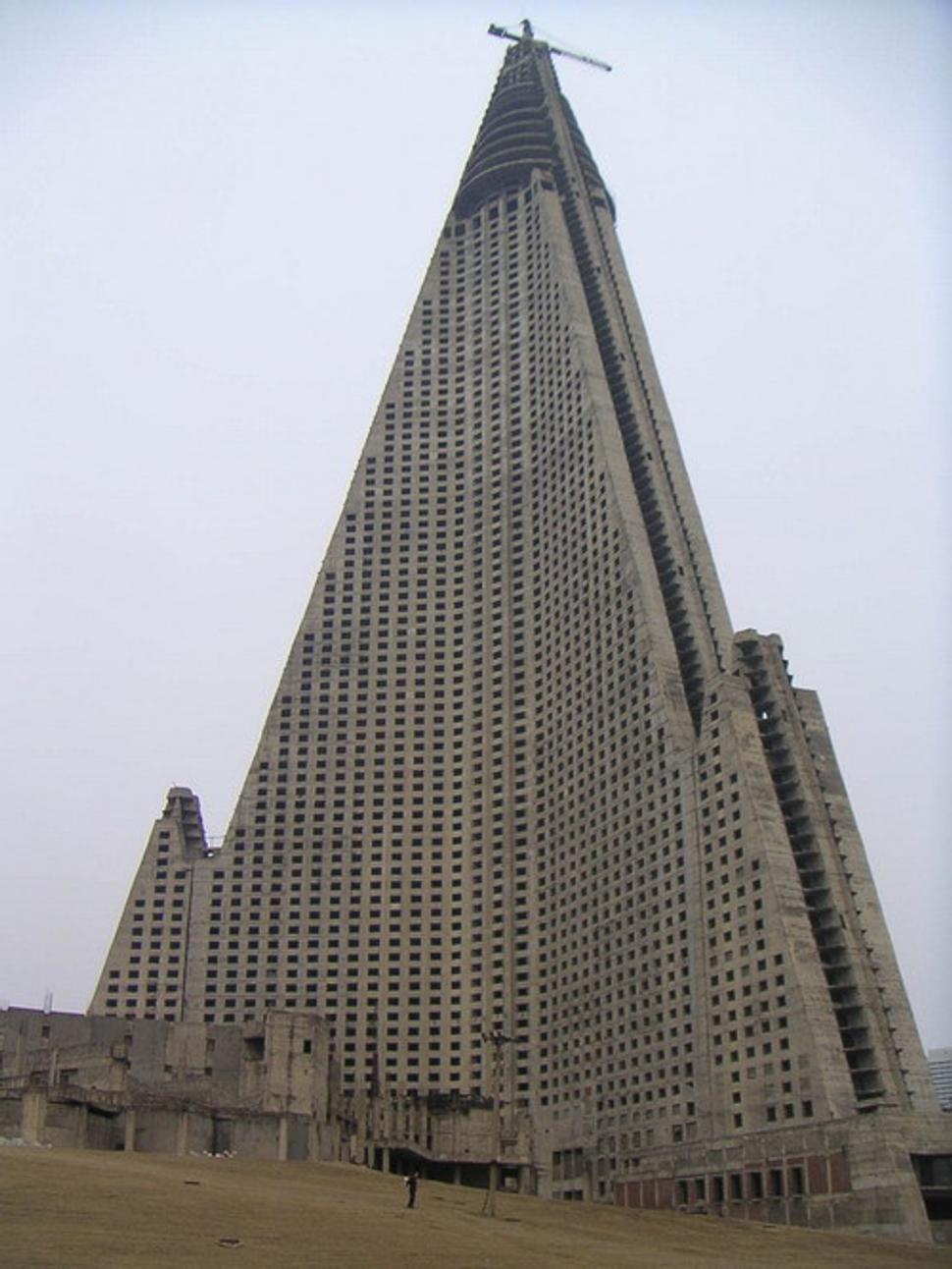 Ryugyong hotel vo výstavbe