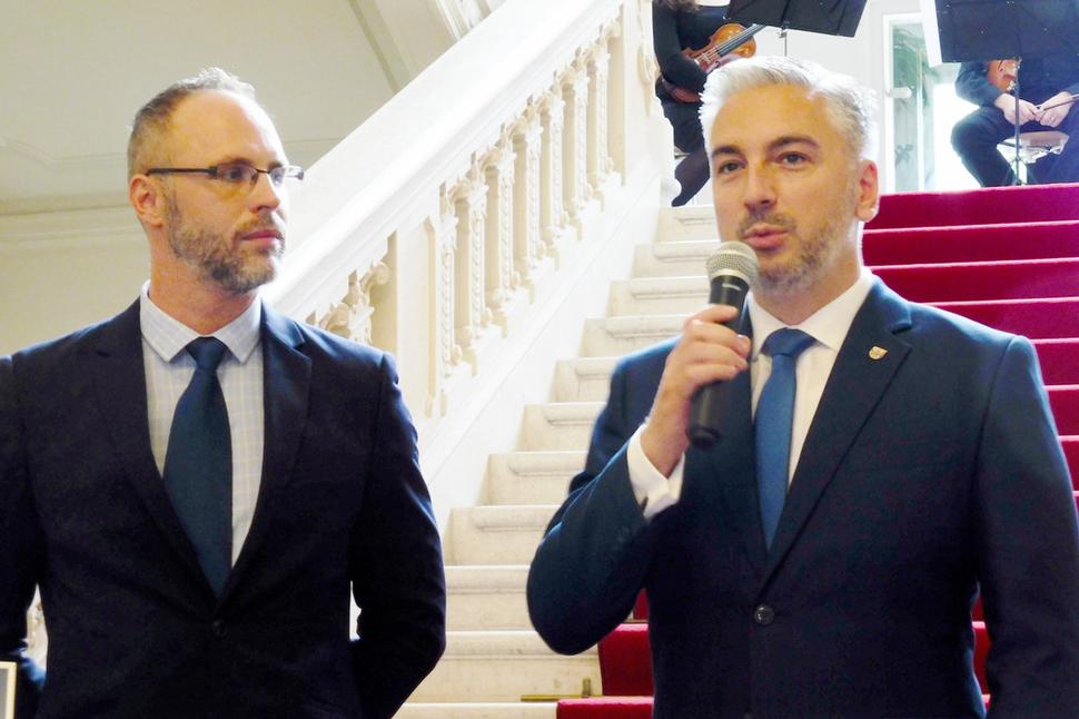 20.Riaditeľ múzea vľavo, Predseda Košického samosprávneho kraja, vpravo