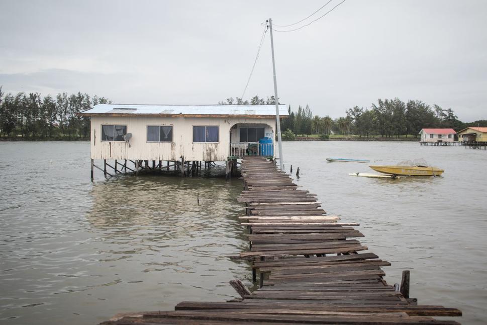 Water village v KK a rôzne drevené domčeky a móla