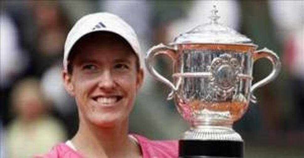 Justine Heninová s trofejou