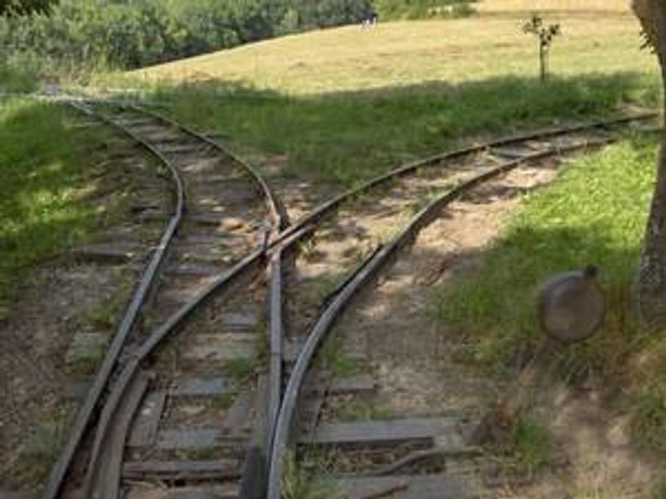 Výhybka malej lesnej železnice v blízkosti kláštora