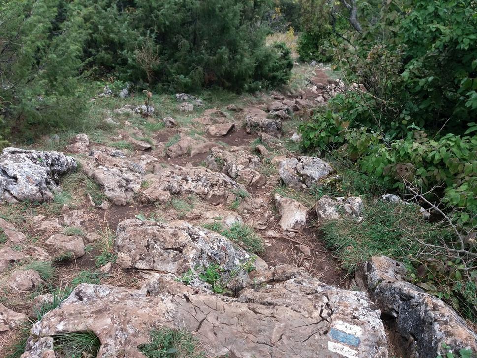 Cestou spať do Zádielu sme sa trochu potrápili na kamenistej ceste.