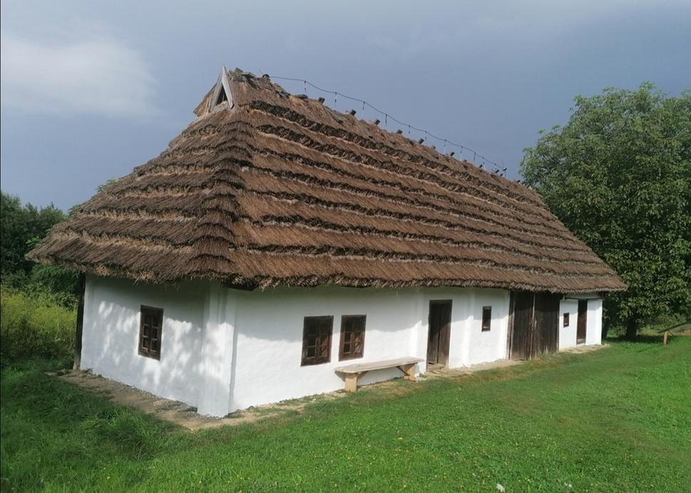 Usadlosť z obce Topoľ