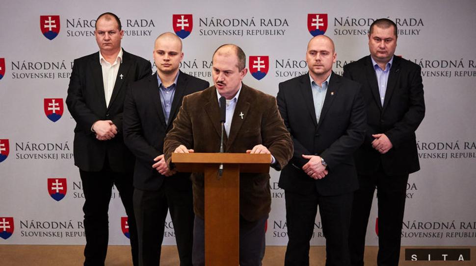 Kotlebovci, na mňa pôsobí táto fotografia naozaj mrazivo...