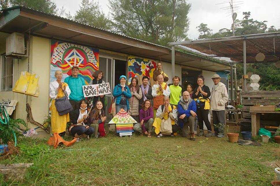 Peace Walkers - šíritelia mieru prechádzajúci ostrovom Okinawa