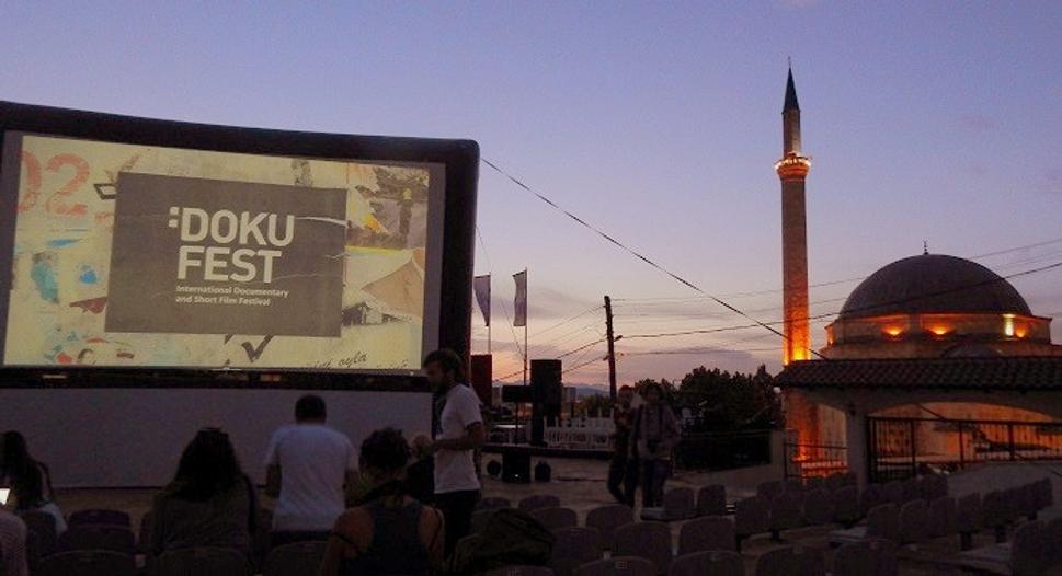 Intímna chvíľa. Môj prvý film začína. Tu.