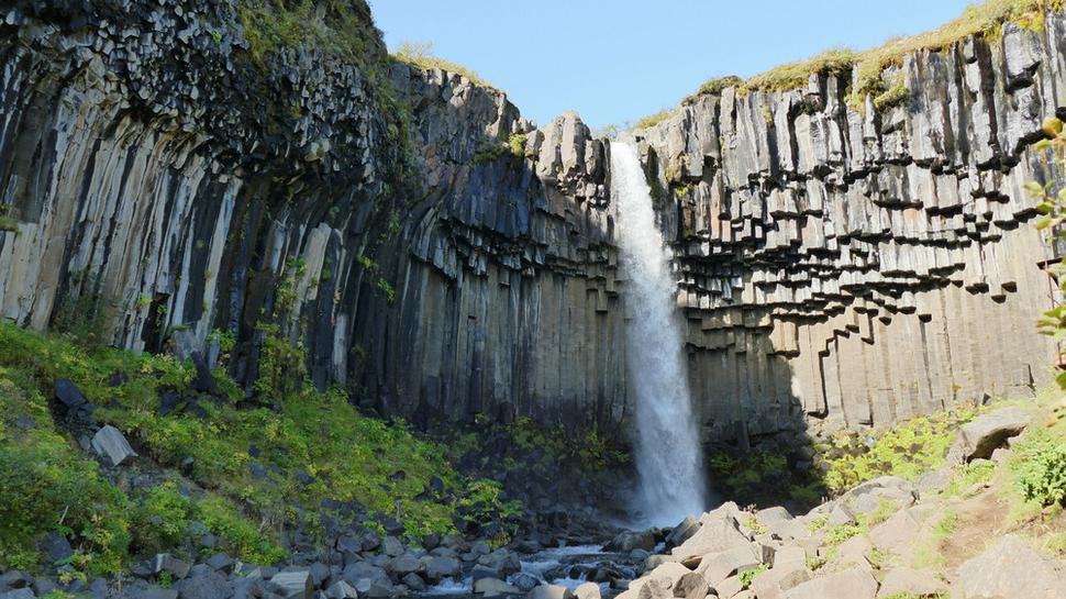 Čierny vodopád - Svartifoss