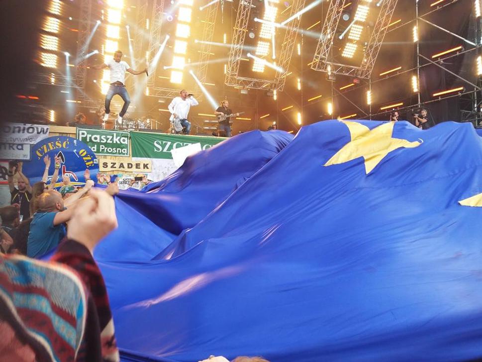 Polské prounijní šílenství na hudebním festivalu