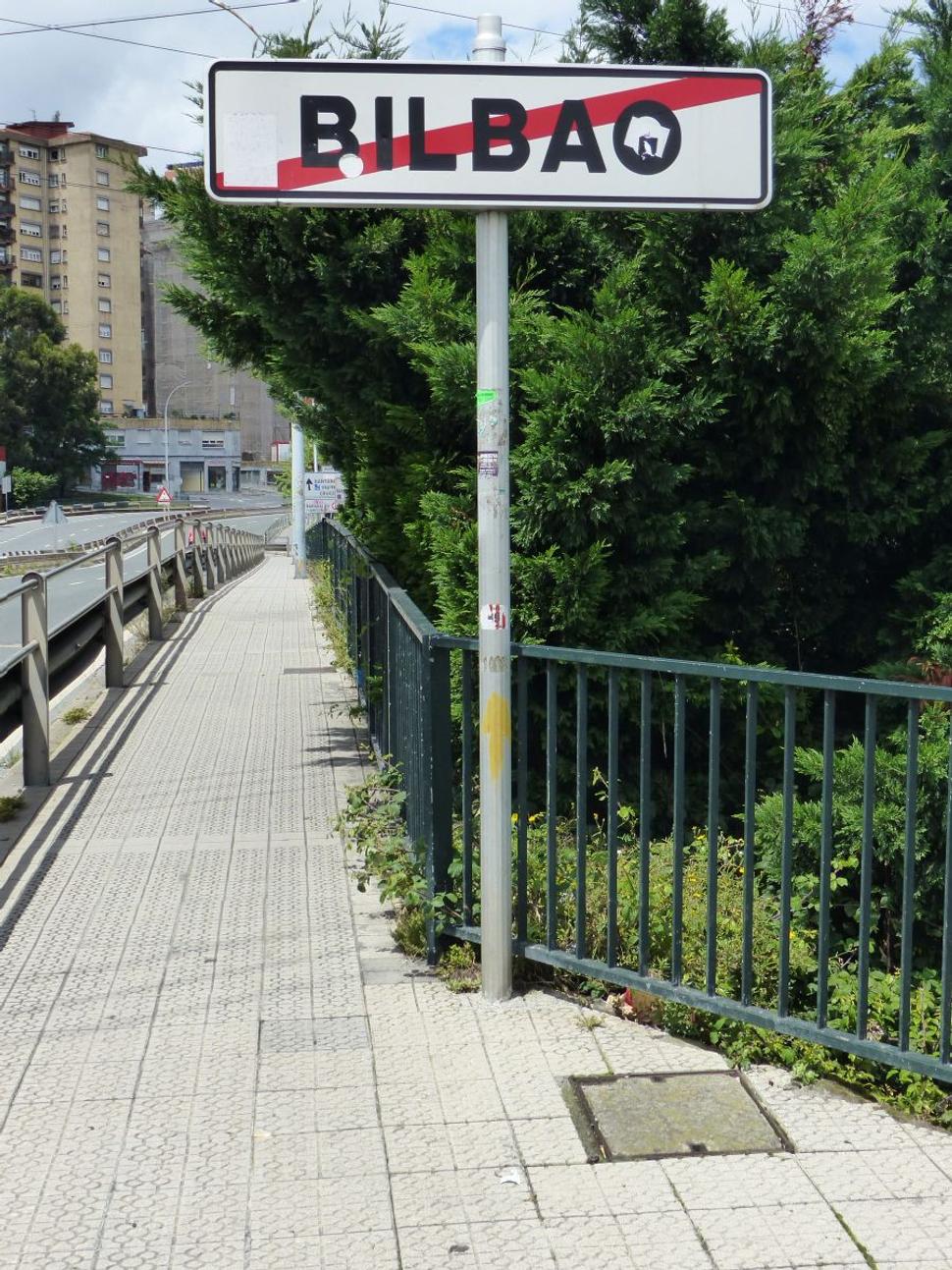 Za mestom..just follow yellow arrow..