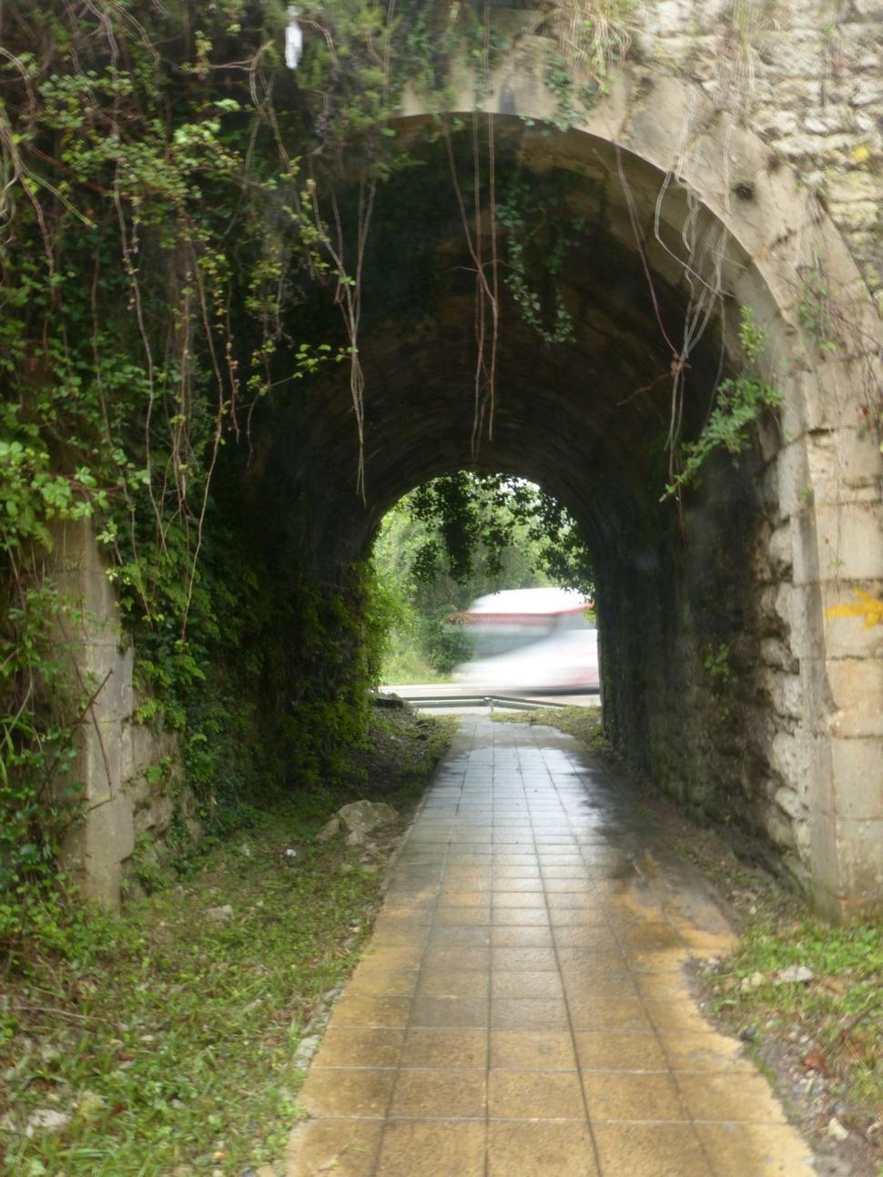 Tunel pre pútnikov.