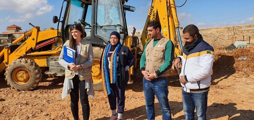 Naša projektová manažérka Anna-Mária a Nissren počas návštevy oblasti Bekaa.
