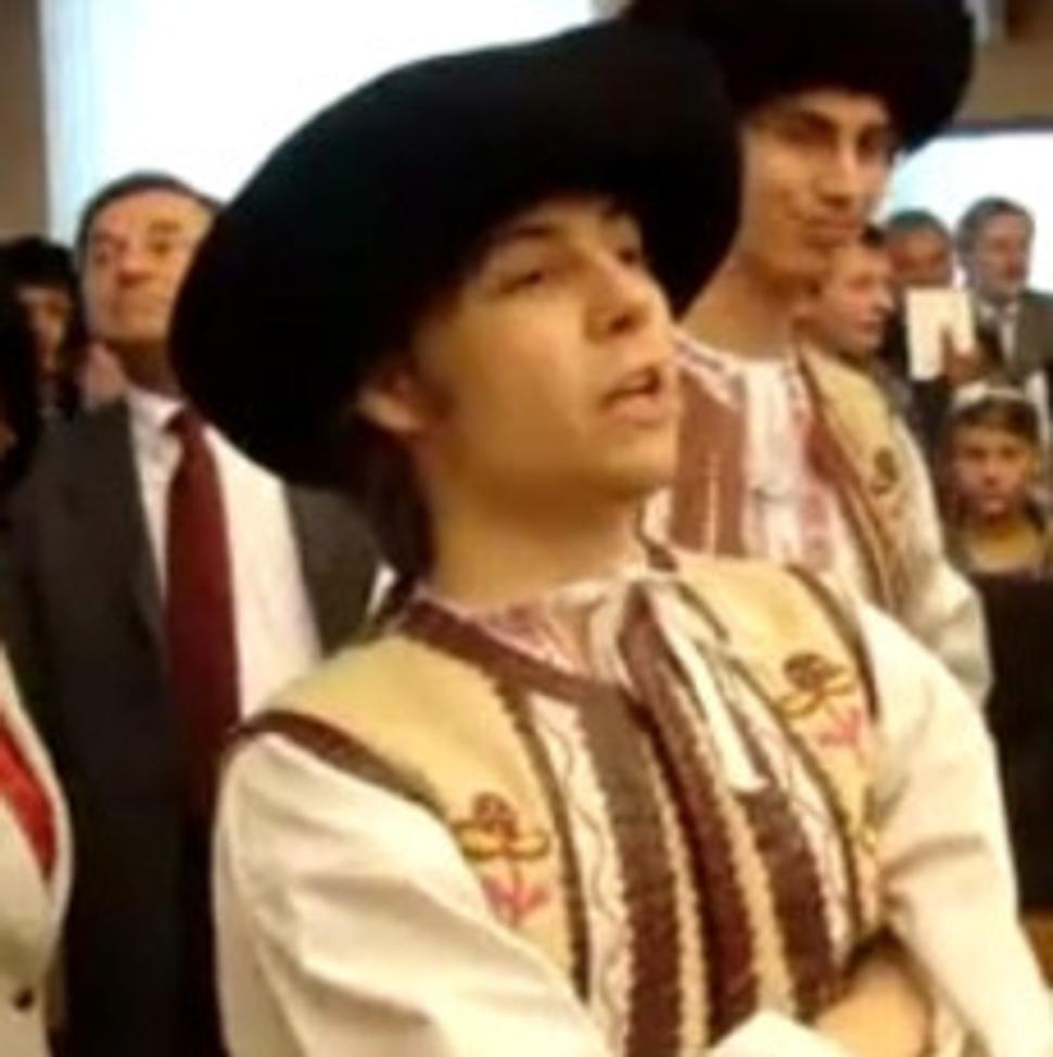 Róbert Sedlák prišiel na Úrad vlády, aby sa pred kamerami hádal s Ficom.
