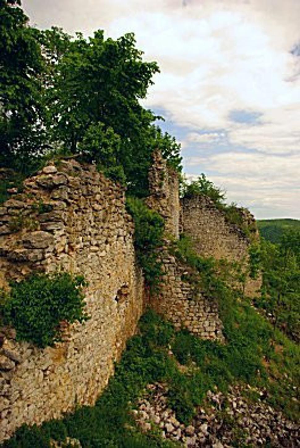 Južné bastióny hradu Szádvár