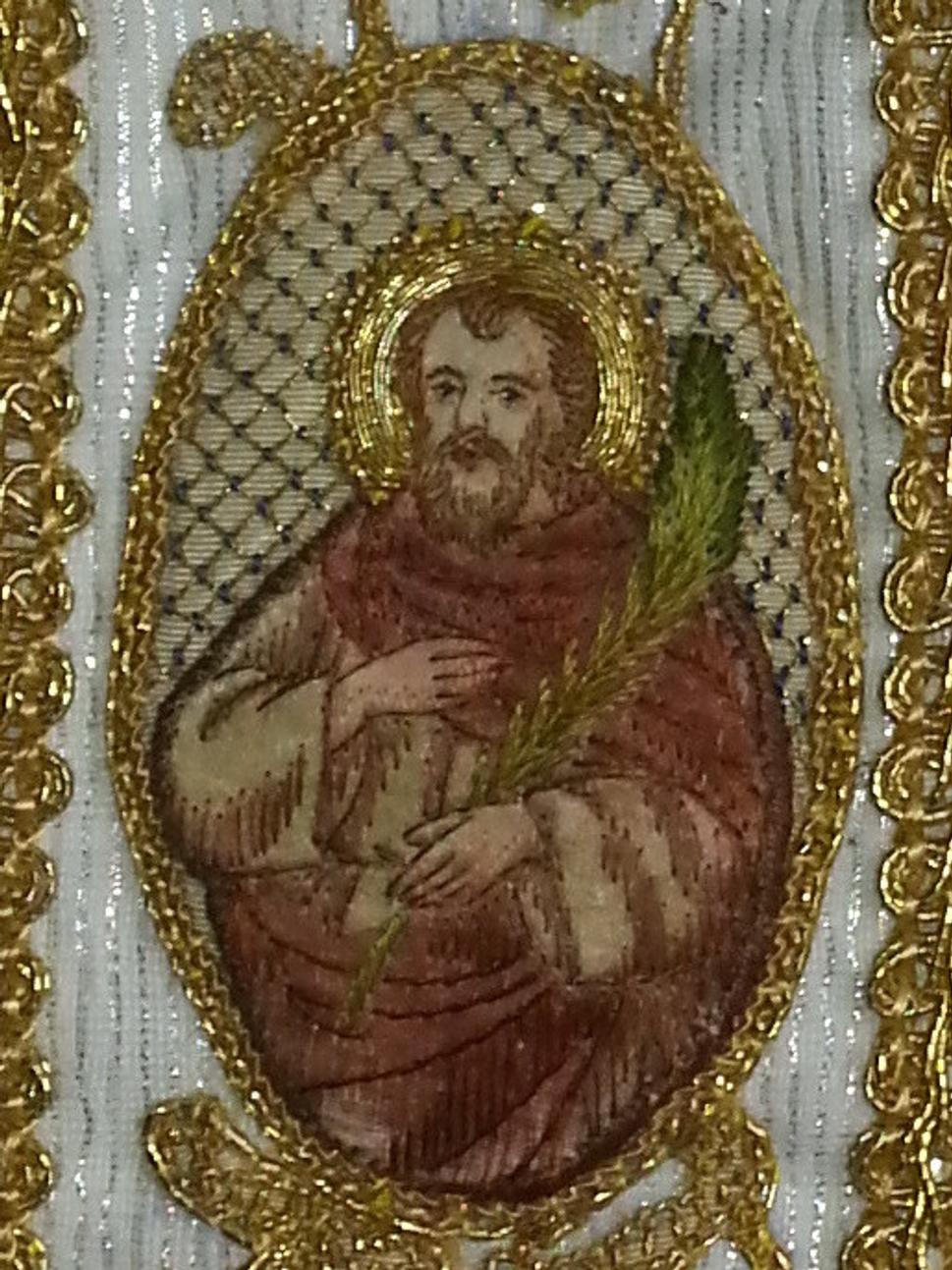 Detail - medailón na ľavej stuhe mitry s portrétom sv. Benedikta