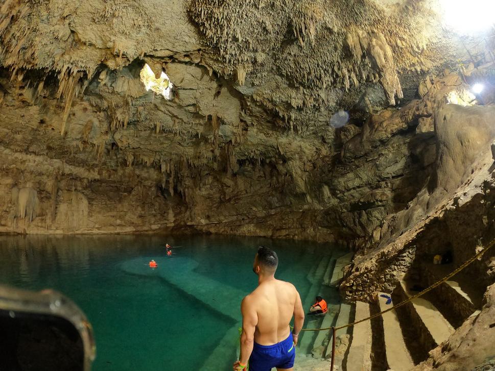 Cenote Suytun - v čase návštevy bola platforma bohužiaľ pod vodou