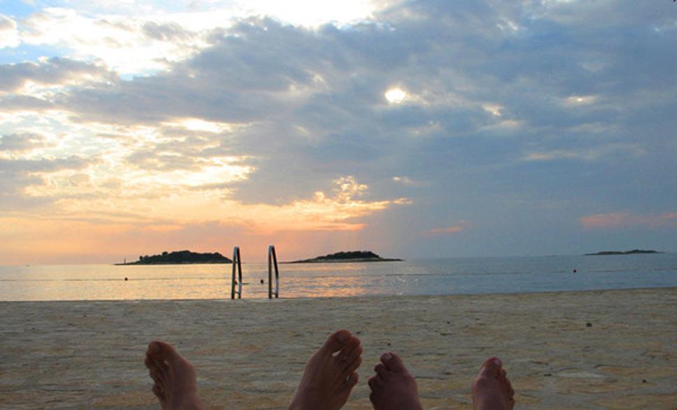 západ slnka na pláži, Plava Laguna, Poreč, Chorvátsko