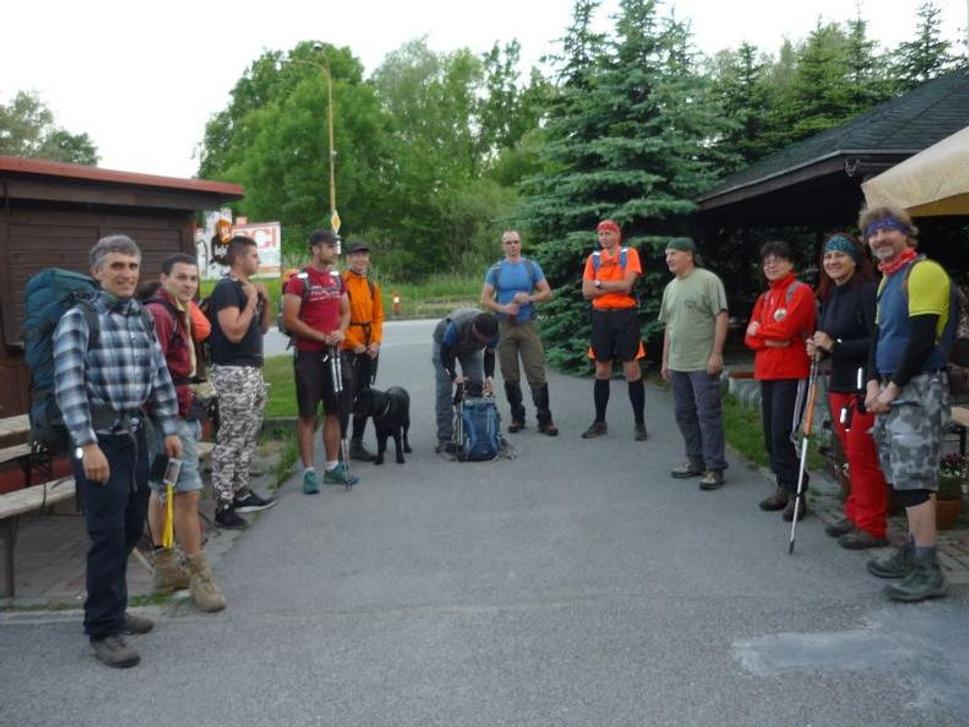 Pomaly sa zbiehajú prví účastníci